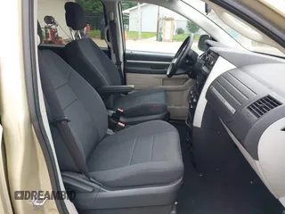 2010 Dodge Grand Caravan Hero z VIN 2D4RN3D17AR390232, wystawiony jako IAAI lot #42301567 z przebiegiem 102 004 mil mil oraz . Historia ofert i sprzedaży dostępna na DreamBid. Obrazek 5.