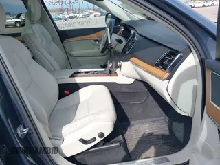 2021 Volvo XC90 Momentum z VIN YV4A221K6M1689257, wystawiony jako IAAI lot #42104985 z przebiegiem 56 532 mil mil oraz . Historia ofert i sprzedaży dostępna na DreamBid. Obrazek 5.