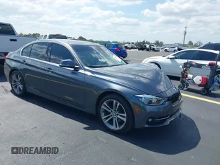 2018 BMW 3 Series 330i z VIN WBA8B9G56JNU98211, wystawiony jako IAAI lot #42316532 z przebiegiem 74 681 mil mil oraz . Historia ofert i sprzedaży dostępna na DreamBid. Obrazek 1.