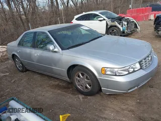 2002 Cadillac Seville Touring STS z VIN 1G6KY54902U102873, wystawiony jako IAAI lot #39710788 z przebiegiem 120 116 mil mil oraz . Historia ofert i sprzedaży dostępna na DreamBid. Obrazek 1.