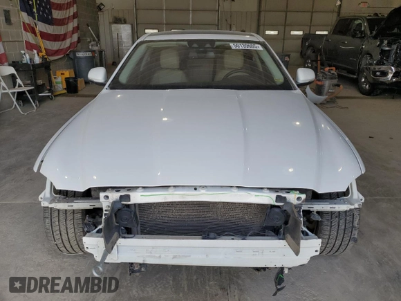 2016 Jaguar XF 35t Prestige with VIN SAJBE4BV6GCY03951, listed as a Copart auction lot 50139605 with 102,721 mi miles and Salvage Title. Bid and sale history available at DreamBid. Image 5.