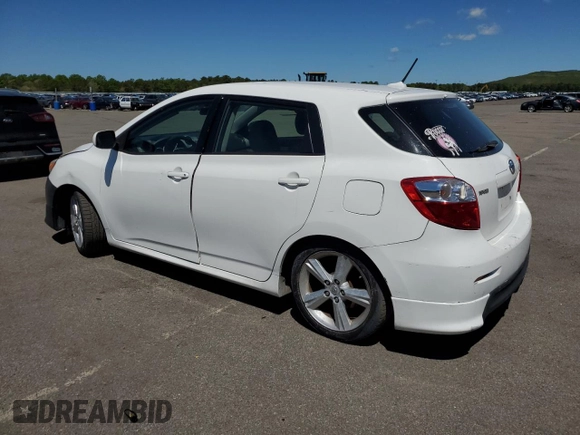 2009 Toyota Matrix S z VIN 2T1LE40E99C004312, wystawiony jako Copart lot #57679935 z przebiegiem 149 608 mil mil oraz Czysty tytuł • Clean title. Historia ofert i sprzedaży dostępna na DreamBid. Obrazek 2.
