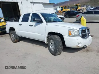 2006 Dodge Dakota SLT with VIN 1D7HW48K06S676241, listed as a IAAI auction lot 41986300 with 112,215 mi miles. Bid and sale history available at carsss.com. Image 1.