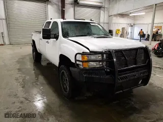 2011 GMC Sierra 2500HD Denali with VIN 1GT125C89BF201957, listed as a Copart auction lot 44702485 with 198,559 mi miles and Salvage Title. Bid and sale history available at carsss.com. Image 11.