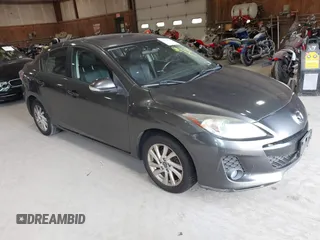 2013 Mazda 3 i Grand Touring z VIN JM1BL1WPXD1823383, wystawiony jako IAAI lot #42372578 z przebiegiem 209 449 mil mil oraz . Historia ofert i sprzedaży dostępna na DreamBid. Obrazek 1.