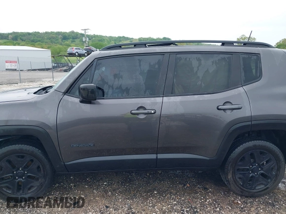 2018 Jeep Renegade Sport z VIN ZACCJBABXJPH38065, wystawiony jako IAAI lot #42092988 z przebiegiem 76 203 mil mil oraz . Historia ofert i sprzedaży dostępna na DreamBid. Obrazek 14.