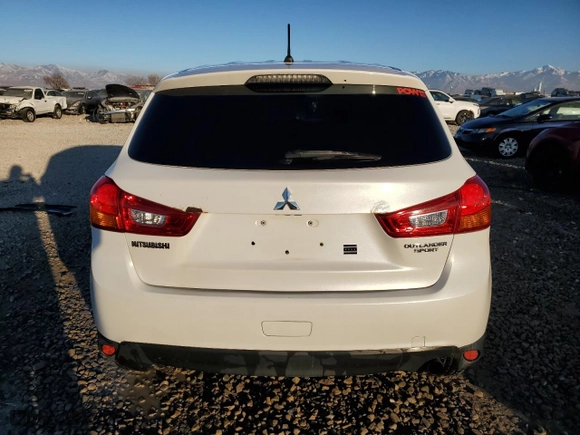 2015 Mitsubishi Outlander Sport ES with VIN 4A4AP3AU0FE016352, listed as a Copart auction lot 43600815 with 117,707 mi miles and Salvage Title. Bid and sale history available at carsss.com. Image 6.