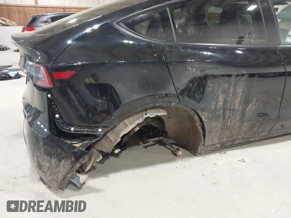 2022 Tesla Model Y Long Range z VIN 7SAYGDEE0NF342215, wystawiony jako IAAI lot #42136858 z przebiegiem 53 037 mil mil oraz . Historia ofert i sprzedaży dostępna na DreamBid. Obrazek 6.