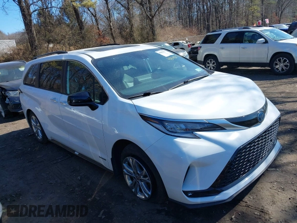 2021 Toyota Sienna XSE with VIN 5TDDSKFC5MS033166, listed as a IAAI auction lot 41678277 with 48,347 mi miles. Bid and sale history available at carsss.com. Image 13.