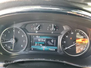 2020 Buick Encore Essence z VIN KL4CJGSB0LB045718, wystawiony jako Copart lot #43017415 z przebiegiem 21 880 mil mil oraz Szkody całkowita. Historia ofert i sprzedaży dostępna na DreamBid. Obrazek 9.