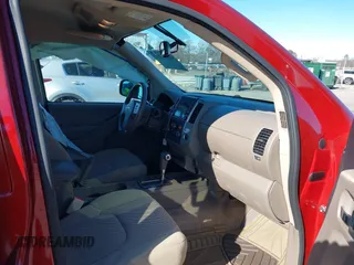 2017 Nissan Frontier SV z VIN 1N6DD0EV5HN768529, wystawiony jako IAAI lot #41252932 z przebiegiem 71 953 mil mil oraz . Historia ofert i sprzedaży dostępna na DreamBid. Obrazek 5.