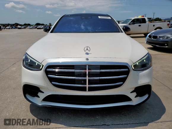 2022 Mercedes-Benz S 580 z VIN W1K6G7GB6NA098643, wystawiony jako Copart lot #60996695 z przebiegiem 48 976 mil mil oraz Czysty tytuł • Clean title. Historia ofert i sprzedaży dostępna na DreamBid. Obrazek 5.