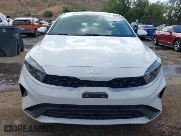 2024 Kia Forte LXS z VIN 3KPF24AD3RE819344, wystawiony jako IAAI lot #42247582 z przebiegiem 5 678 mil mil oraz . Historia ofert i sprzedaży dostępna na DreamBid. Obrazek 13.