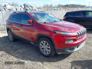 2016 Jeep Cherokee Latitude z VIN 1C4PJMCB6GW335111, wystawiony jako IAAI lot #41993373 z przebiegiem 205 449 mil mil oraz . Historia ofert i sprzedaży dostępna na DreamBid. Obrazek 1.