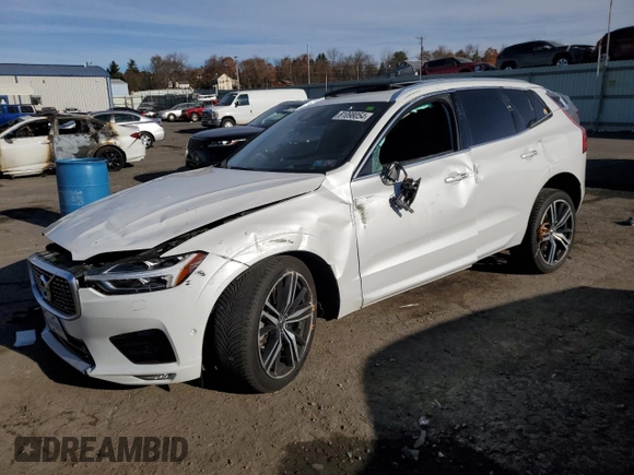 2019 Volvo XC60 R-Design z VIN LYVA22RM8KB230942, wystawiony jako Copart lot #81098054 z przebiegiem Nie podano mil oraz Szkoda całkowita • Salvage title. Historia ofert i sprzedaży dostępna na DreamBid. Obrazek 1.