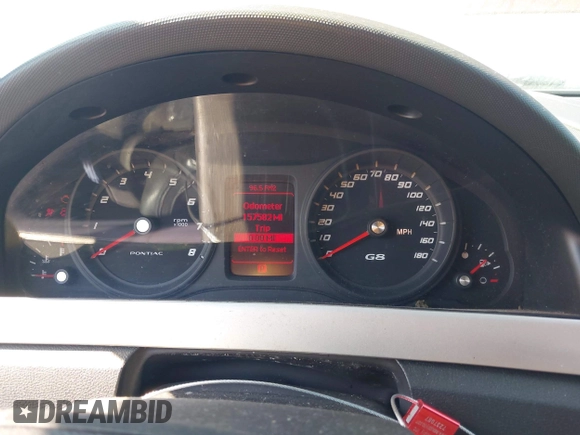 2009 Pontiac G8 z VIN 6G2ER57799L170338, wystawiony jako IAAI lot #42088706 z przebiegiem 157 582 mil mil oraz . Historia ofert i sprzedaży dostępna na DreamBid. Obrazek 7.