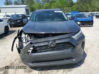 2022 Toyota RAV4 XLE with VIN 2T3W1RFVXNW201440, listed as a Copart auction lot 52416825 with 84,514 mi miles and Clean Title. Bid and sale history available at carsss.com. Image 5.