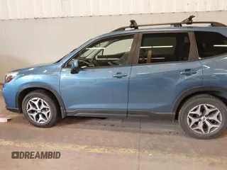 2019 Subaru Forester Premium with VIN JF2SKAEC3KH590972, listed as a IAAI auction lot 42115496 with 25,091 mi miles and . Bid and sale history available at DreamBid. Image 14.