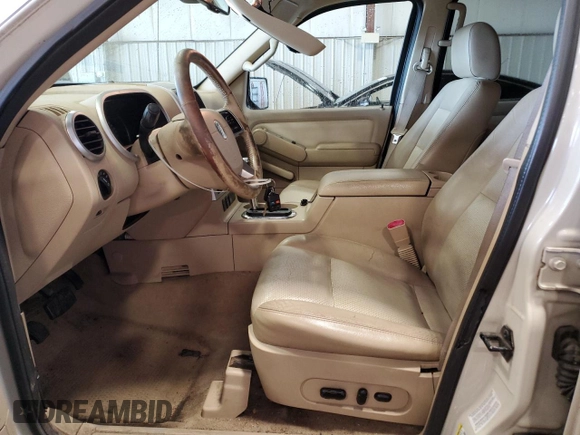 2006 Mercury Mountaineer Premier z VIN 4M2EU48876UJ11653, wystawiony jako Copart lot #56166155 z przebiegiem 124 275 mil mil oraz Szkody całkowita. Historia ofert i sprzedaży dostępna na DreamBid. Obrazek 7.