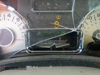 2008 Ford Expedition Max SSV z VIN 1FMFK165X8LA67501, wystawiony jako Copart lot #54390045 z przebiegiem 282 006 mil mil oraz Szkoda całkowita • Salvage title. Historia ofert i sprzedaży dostępna na DreamBid. Obrazek 9.