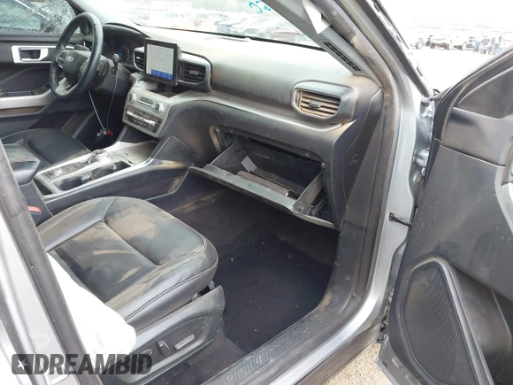 2020 Ford Explorer XLT with VIN 1FMSK8DH3LGC80022, listed as a IAAI auction lot 41827820 with 59,886 mi miles. Bid and sale history available at carsss.com. Image 5.