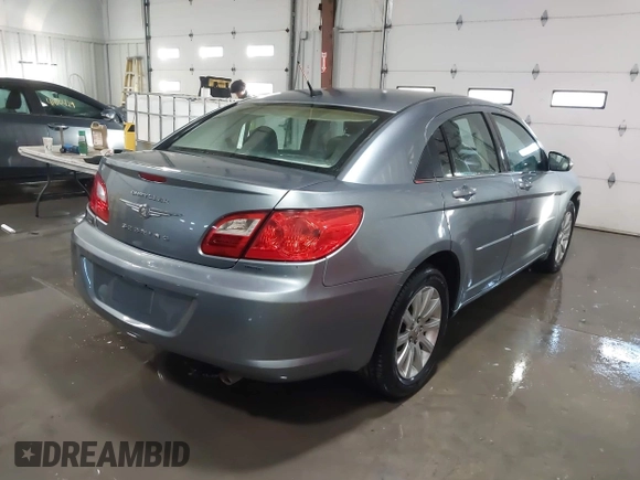 2010 Chrysler Sebring Limited z VIN 1C3CC5FD8AN134758, wystawiony jako IAAI lot #41190558 z przebiegiem 259 904 mil mil oraz . Historia ofert i sprzedaży dostępna na DreamBid. Obrazek 4.