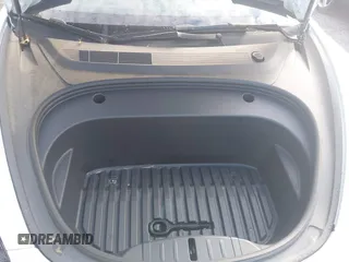 2023 Tesla Model 3 z VIN 5YJ3E1EA9PF576610, wystawiony jako IAAI lot #42206777 z przebiegiem 21 658 mil mil oraz . Historia ofert i sprzedaży dostępna na DreamBid. Obrazek 10.