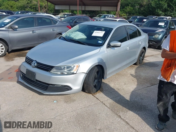 2013 Volkswagen Jetta SE z VIN 3VWDP7AJ7DM282456, wystawiony jako IAAI lot #42664312 z przebiegiem 175 075 mil mil oraz . Historia ofert i sprzedaży dostępna na DreamBid. Obrazek 2.