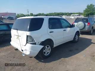 2000 Mercedes-Benz M with VIN 4JGAB54E4YA145383, listed as a IAAI auction lot 42108505 with 266,728 mi miles. Bid and sale history available at carsss.com. Image 4.