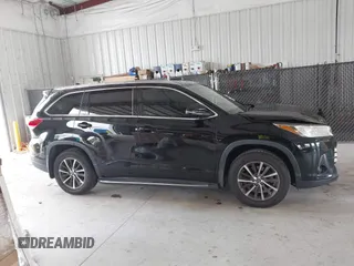 2018 Toyota Highlander SE z VIN 5TDJZRFH5JS532919, wystawiony jako IAAI lot #42246687 z przebiegiem 190 890 mil mil oraz . Historia ofert i sprzedaży dostępna na DreamBid. Obrazek 13.