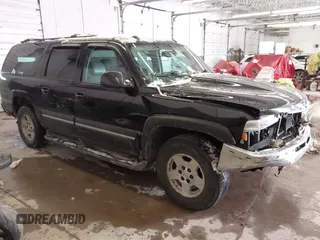2004 Chevrolet Suburban Z71 z VIN 3GNFK16TX4G287786, wystawiony jako IAAI lot #41309201 z przebiegiem 216 297 mil mil oraz . Historia ofert i sprzedaży dostępna na DreamBid. Obrazek 1.