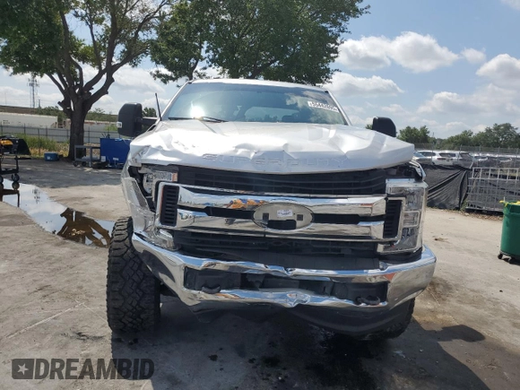 2018 Ford F-250 XL with VIN 1FT7W2B66JEB16396, listed as a Copart auction lot 55442695 with 165,538 mi miles and Salvage title. Bid and sale history available at DreamBid. Image 5.