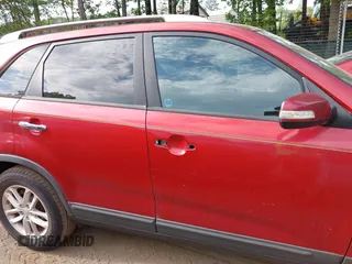 2015 Kia Sorento LX with VIN 5XYKT3A66FG569118, listed as a IAAI auction lot 42156534 with 147,257 mi miles. Bid and sale history available at carsss.com. Image 6.