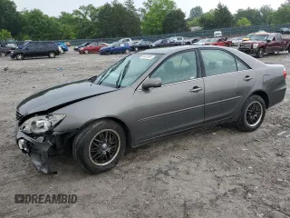 2005 Toyota Camry STD z VIN 4T1BE32KX5U545273, wystawiony jako Copart lot #58628885 z przebiegiem 268 656 mil mil oraz Szkoda całkowita • Salvage title. Historia ofert i sprzedaży dostępna na DreamBid. Obrazek 1.