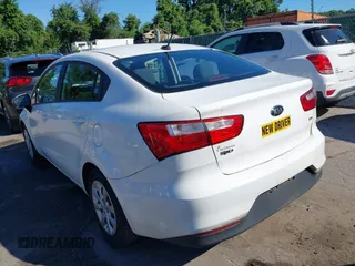 2017 Kia Rio LX z VIN KNADM4A32H6010797, wystawiony jako IAAI lot #39638075 z przebiegiem 51 977 mil mil oraz . Historia ofert i sprzedaży dostępna na DreamBid. Obrazek 3.