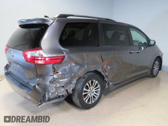 2018 Toyota Sienna XLE Auto Access Seat with VIN 5TDYZ3DC3JS921237, listed as a Copart auction lot 48207645 with 58,821 mi miles and Salvage Title. Bid and sale history available at carsss.com. Image 3.