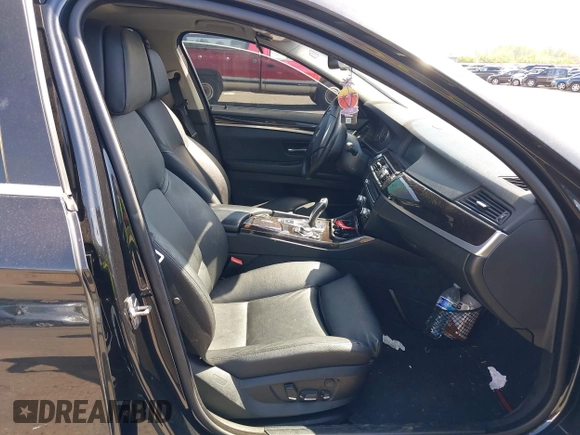 2012 BMW 5 Series 528i xDrive with VIN WBAXH5C54CDW07833, listed as a IAAI auction lot 42058437 with 118,213 mi miles and . Bid and sale history available at carsss.com. Image 5.