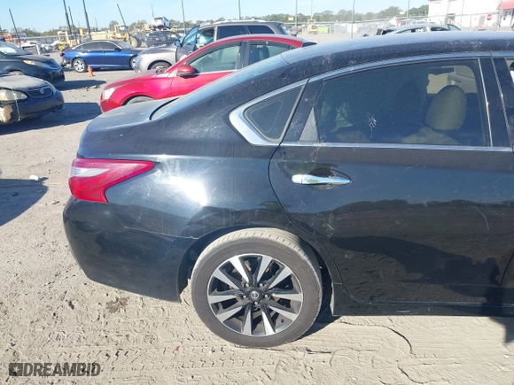 2018 Nissan Altima 2.5 SV with VIN 1N4AL3AP9JC110947, listed as a IAAI auction lot 40555479 with 191,294 mi miles. Bid and sale history available at carsss.com. Image 19.
