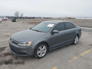 2013 Volkswagen Jetta Sedan Hybrid SE with VIN 3VW637AJ0DM228954, listed as a IAAI auction lot 41918495 with 138,232 mi miles. Bid and sale history available at carsss.com. Image 2.