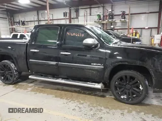 2011 GMC Sierra 1500 Denali z VIN 3GTP2XE2XBG128854, wystawiony jako IAAI lot #41606670 z przebiegiem 150 556 mil mil oraz . Historia ofert i sprzedaży dostępna na DreamBid. Obrazek 13.