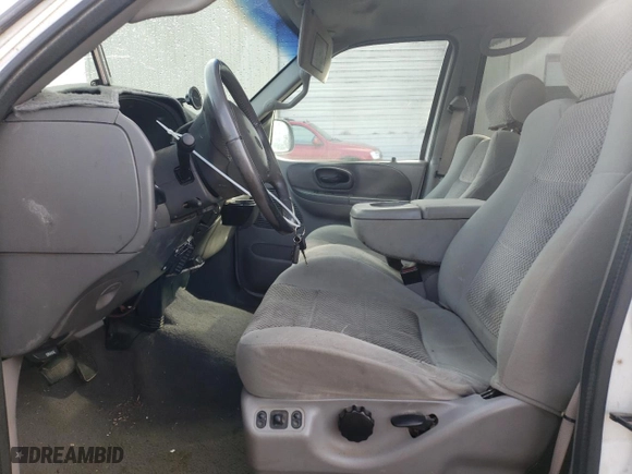 2002 Ford F-150 XLT with VIN 1FTRW07L12KA32310, listed as a Copart auction lot 44012485 with 200,586 mi miles and Salvage Title. Bid and sale history available at carsss.com. Image 7.