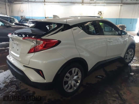 2019 Toyota C-HR XLE z VIN NMTKHMBX8KR087809, wystawiony jako IAAI lot #41540788 z przebiegiem 55 691 mil mil oraz . Historia ofert i sprzedaży dostępna na DreamBid. Obrazek 4.