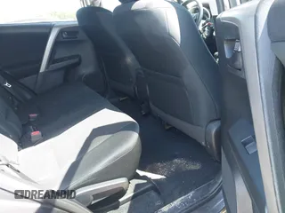 2017 Toyota RAV4 LE z VIN 2T3BFREV8HW667907, wystawiony jako IAAI lot #42130136 z przebiegiem 129 831 mil mil oraz . Historia ofert i sprzedaży dostępna na DreamBid. Obrazek 8.
