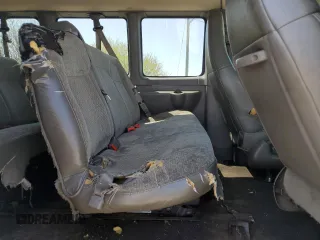 2020 Chevrolet Express Passenger LT z VIN 1GAZGPFP1L1268224, wystawiony jako Copart lot #54132585 z przebiegiem 200 621 mil mil oraz Tytuł czysty. Historia ofert i sprzedaży dostępna na DreamBid. Obrazek 11.