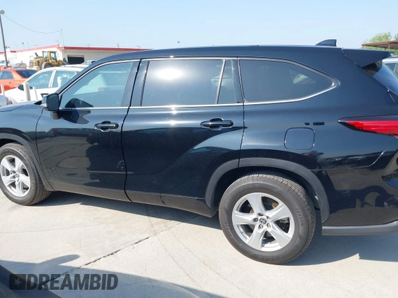 2021 Toyota Highlander L with VIN 5TDZZRAH5MS525595, listed as a IAAI auction lot 42050564 with 32,542 mi miles and . Bid and sale history available at DreamBid. Image 14.