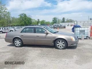 2006 Cadillac DTS 1SD z VIN 1G6KD57Y06U197794, wystawiony jako IAAI lot #42226706 z przebiegiem 135 748 mil mil oraz . Historia ofert i sprzedaży dostępna na DreamBid. Obrazek 13.