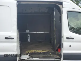 2015 Ford Transit Cargo z VIN 1FTNR3XM8FKB23144, wystawiony jako Copart lot #56115225 z przebiegiem 72 078 mil mil oraz Czysty tytuł • Clean title. Historia ofert i sprzedaży dostępna na DreamBid. Obrazek 11.
