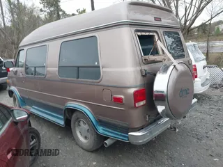 1995 Chevrolet Chevy Van z VIN 1GBEG25K8SF245639, wystawiony jako IAAI lot #41917862 z przebiegiem 89 015 mil mil oraz . Historia ofert i sprzedaży dostępna na DreamBid. Obrazek 3.