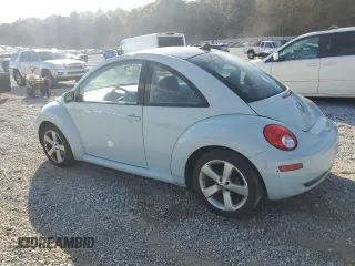 2010 Volkswagen New Beetle Coupe with VIN 3VWRG3AG4AM034180, listed as a Copart auction lot 80042344 with 85,104 mi miles and Salvage Title. Bid and sale history available at carsss.com. Image 2.