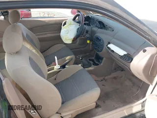 2000 Ford Escort ZX2 z VIN 3FAKP1139YR235632, wystawiony jako IAAI lot #42240451 z przebiegiem 139 532 mil mil oraz . Historia ofert i sprzedaży dostępna na DreamBid. Obrazek 5.